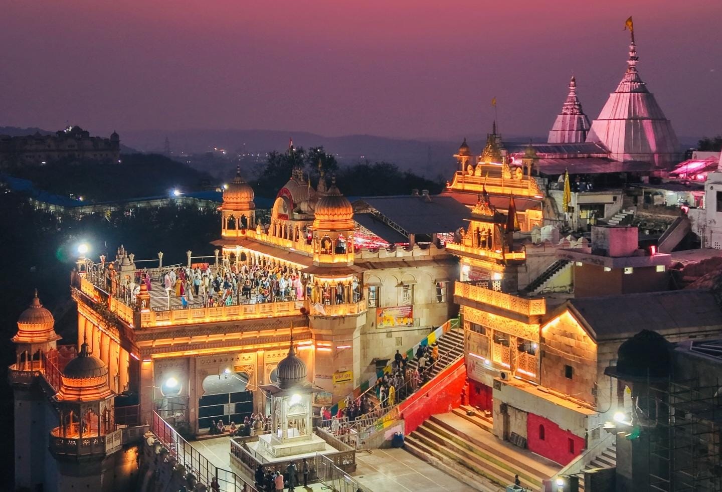 यह स्थान राधा रानी की लीलाओं से भरा हुआ है