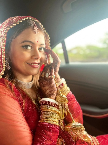 पति संग मस्ती करती नजर आईं देवोलीना