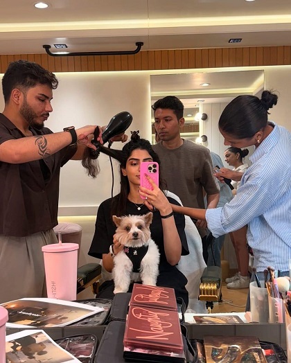 ख़ुशी का डम्प: सादगी में छुपा ग्लैमर