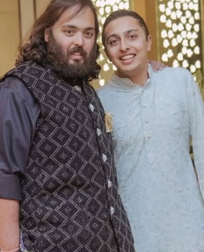 अनंत अंबानी और राधिका मर्चेंट की जोड़ी ने लूटी महफिल, देखें खास लम्हें
