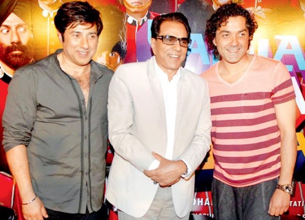 PunjabKesari, sunny deol image, bobby deol image, dharmendra image, sunny deol photo, bobby deol photo, dharmendra photo,सनी देओल फोटो, बॉबी देओल फोटो, धर्मेंद्र फोटो