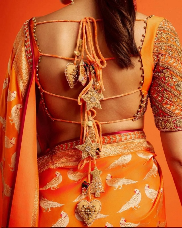 Ananya Panday का ट्रेडिशनल लुक वायरल, ऑरेंज साड़ी में जीता दिल