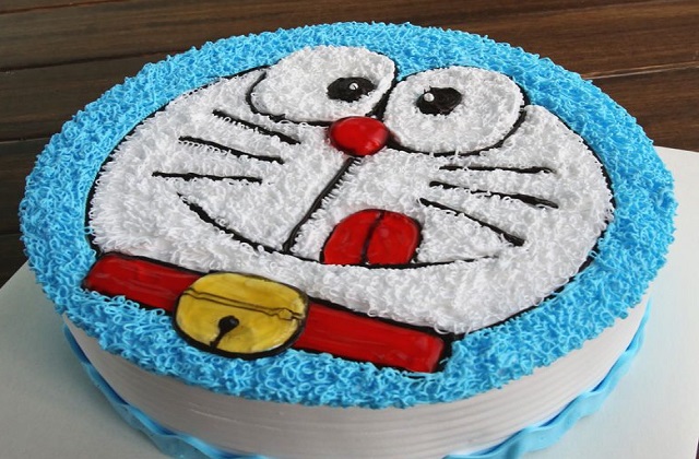 बच्चों के फेवरेट कार्टून का भी केक बनवाना सही रहेगा।