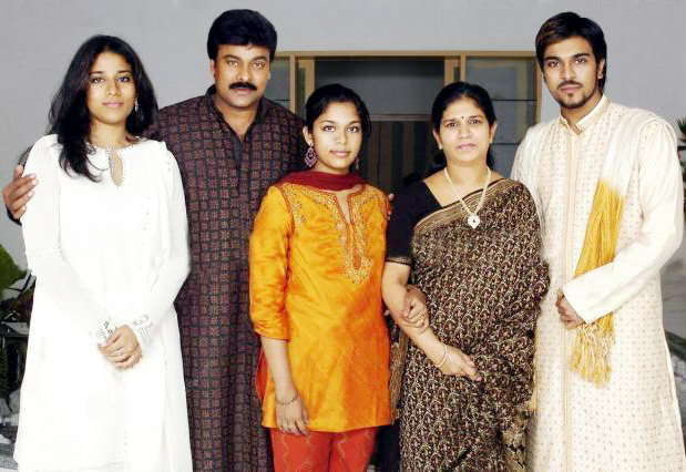 PunjabKesari,chiranjeevi family image,ram charan image,chiranjeevi image ,चिरंजीवी इमेज ,राम चरण इमेज 