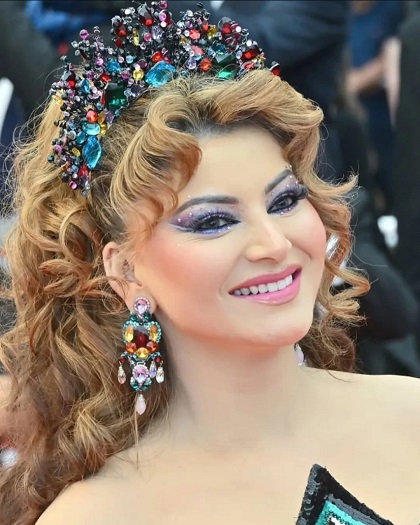 उर्वशी रौतेला कहीं जाए और नजरें उन पर न टिके, ऐसा तो हो नही सकता।