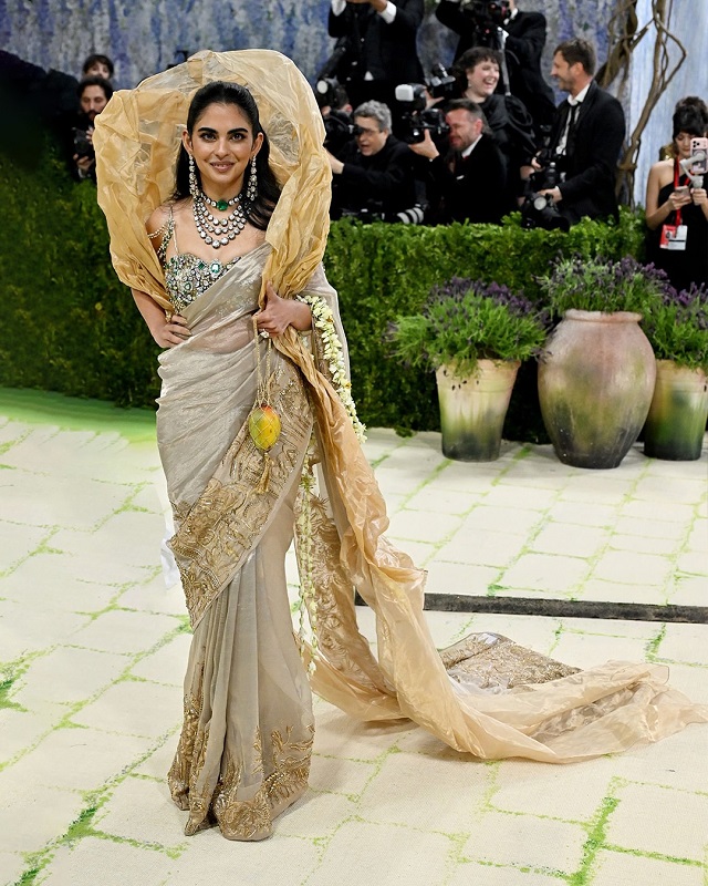 Met Gala 2026 में ईशा अंबानी का गौरव गुप्ता साड़ी लुक छाया