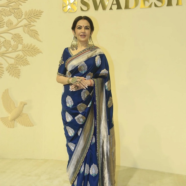 हर नज़र उन्हीं पर ठहर गई