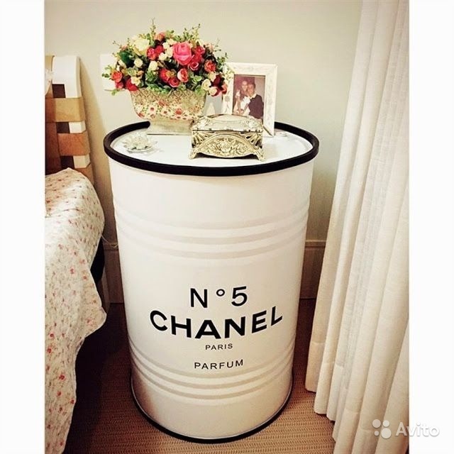 कमरे की डैकोरेशन के लिए आपको महंगे ड्रैसिंग टेबल, फ्लॉवर टेबल खरीदने की जरूरत नहीं। पुराने टिन आपकी इस मुश्किल को आसान कर देंगे।