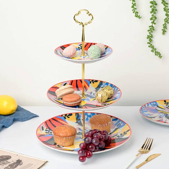 इस तरह स्टैंड में आप बच्चों के लिए कुकीज रख सकते हैं।