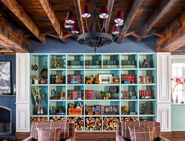 कंगना के इस बंगले में 8 बेडरूम, डाइनिंग रूम, फायर प्लेस, जिम और योगा रूम है।