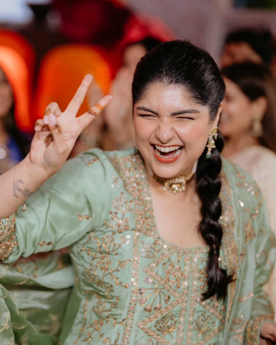 कलीरे सेरेमनी में अंशुला कपूर का खूबसूरत लुक सोशल मीडिया पर छाया