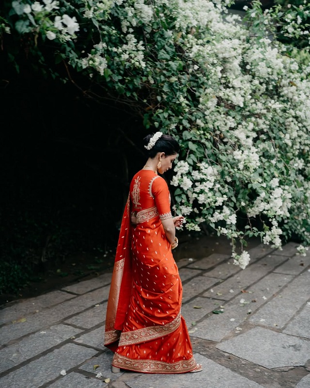 लाल कांजीवरम और ट्रेडिशनल ज्वेलरी में सामंथा रुथ प्रभु का ब्राइडल अवतार