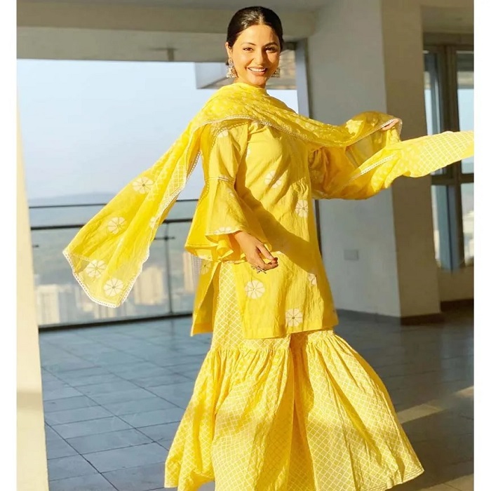 टेरेस एरिया भी हिना खान का काफी सुंदर है।