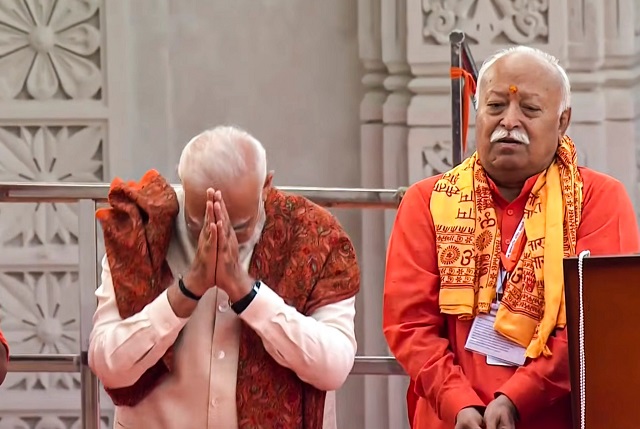 पीएम मोदी ने अयोध्या में फहराया 22x11 फीट का ध्वज