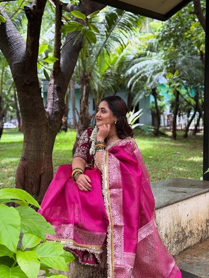 फैंस ने सोशल मीडिया पर उनकी तारीफों की बौछार कर दी। किसी ने उन्हें 