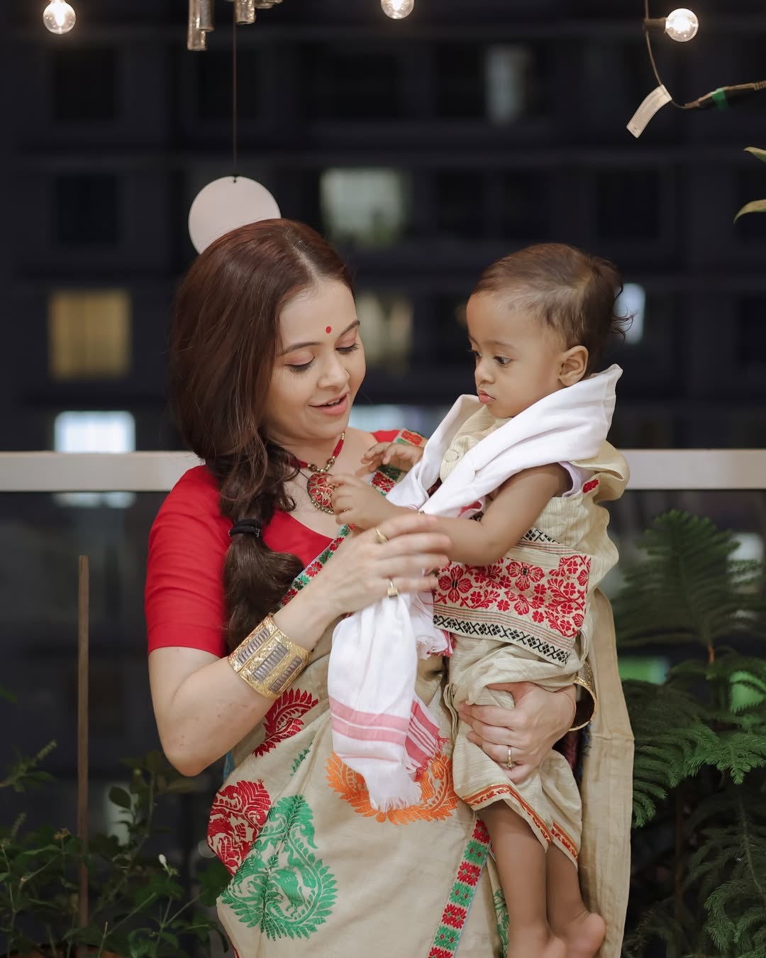 Bohag Bihu पर देवोलीना का ट्रेडिशनल अंदाज, तस्वीरें वायरल