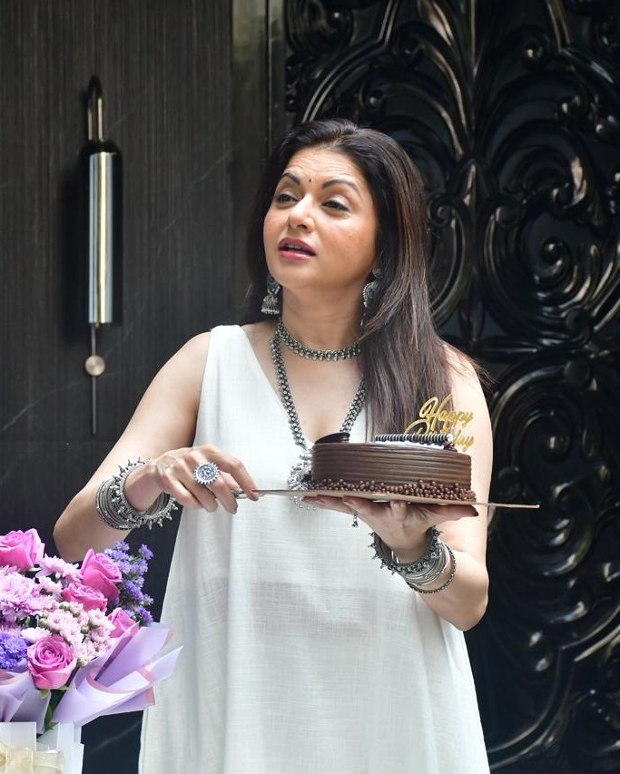 भाग्यश्री ने बर्थडे पर लुटाया चार्म