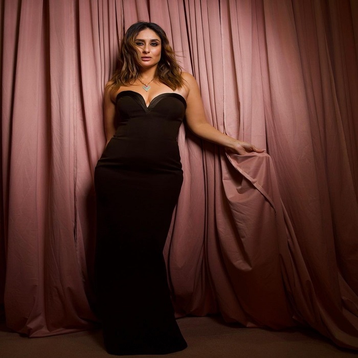 ब्लैक ऑफ शॉल्डर गाउन में दिखाया था हॉट अंदाज