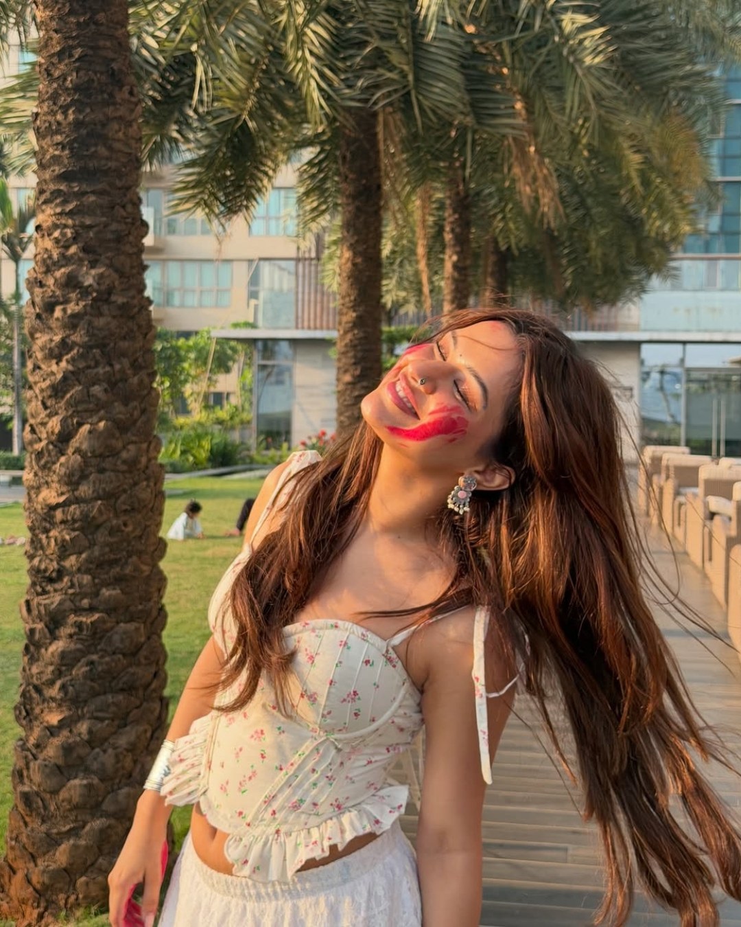 गुलाल और ग्लैम का परफेक्ट संगम