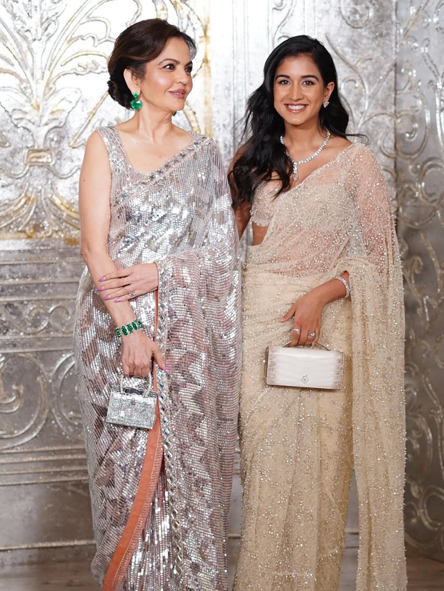 Nita और Radhika पहुंचीं Manish Malhotra के घर