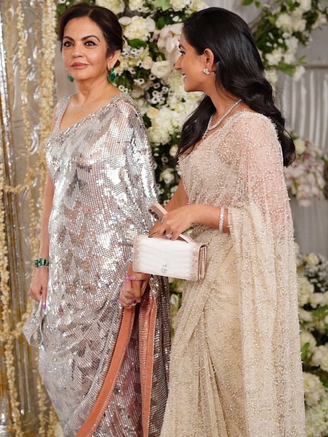 लाडली बहू Radhika संग Nita Ambani का ग्रेसफुल अंदाज़, कौन सी साड़ी लगी बेहतर?