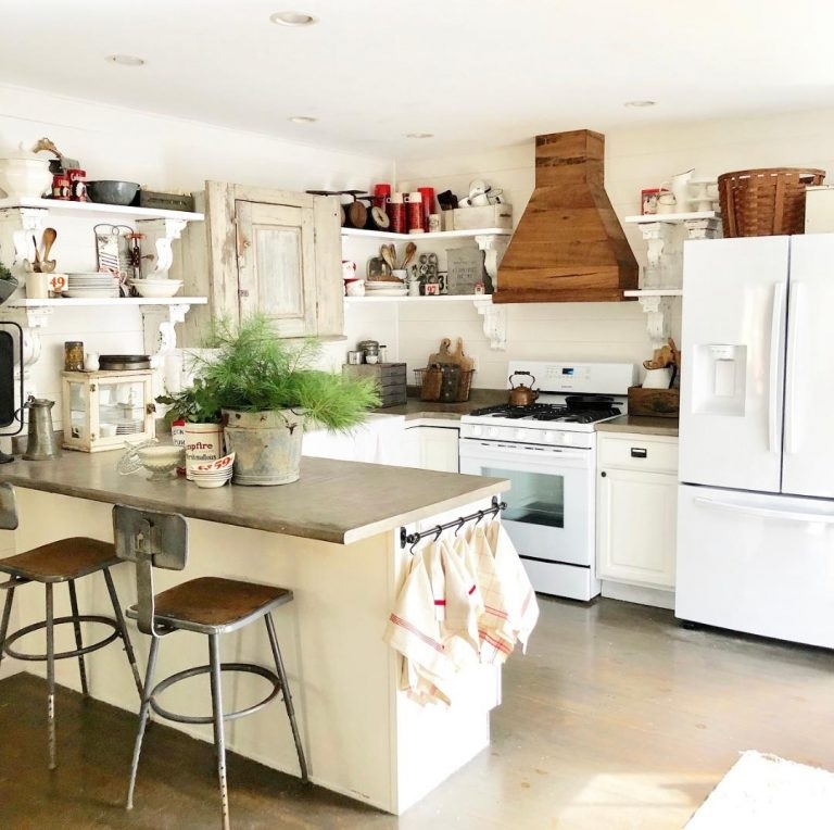 ऑल व्हाइट लुक आपके किचन के लिए परफेक्ट रहेगा।