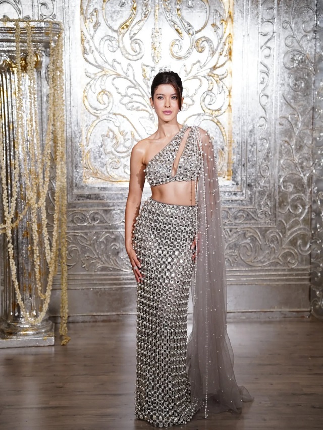 Ananya से Sara तक, लहंगे में छाईं स्टार बेटियां!