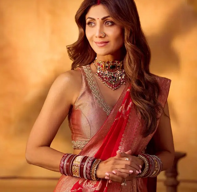 ये एवरग्रीन मैटल की चूड़ियां मस्ट ट्राई हैं।