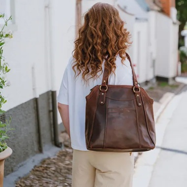 सैचेल बैग (Satchel Bag)