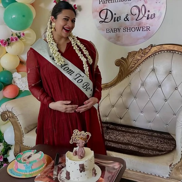 दिव्यांका का ग्लोइंग प्रेग्नेंसी लुक