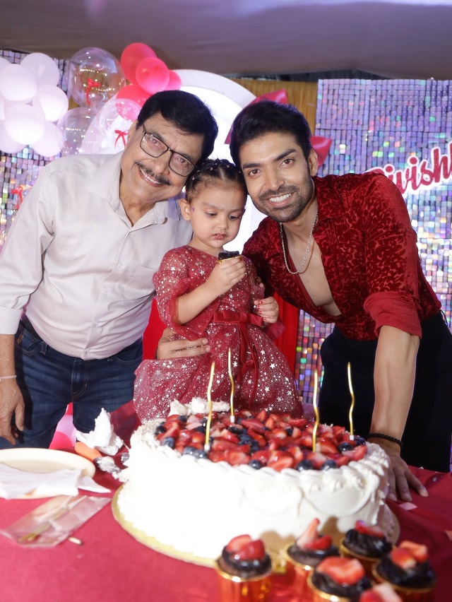 फेयरी थीम पार्टी में चमकी छोटी दिविशा — स्टार्स ने दी बधाई!