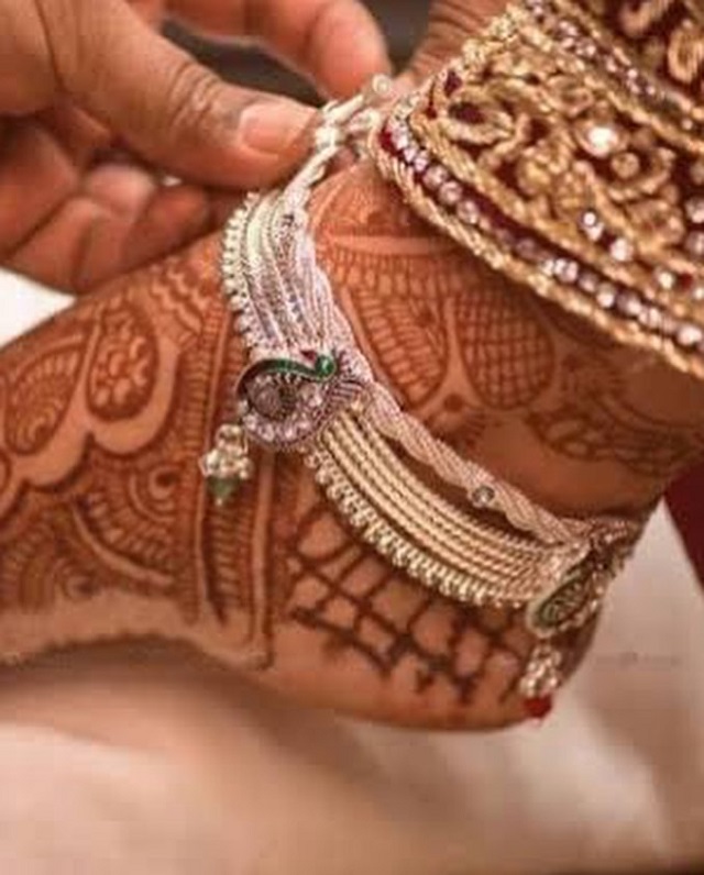 इस करवा चौथ पायल से बढ़ाएं अपनी खूबसूरती