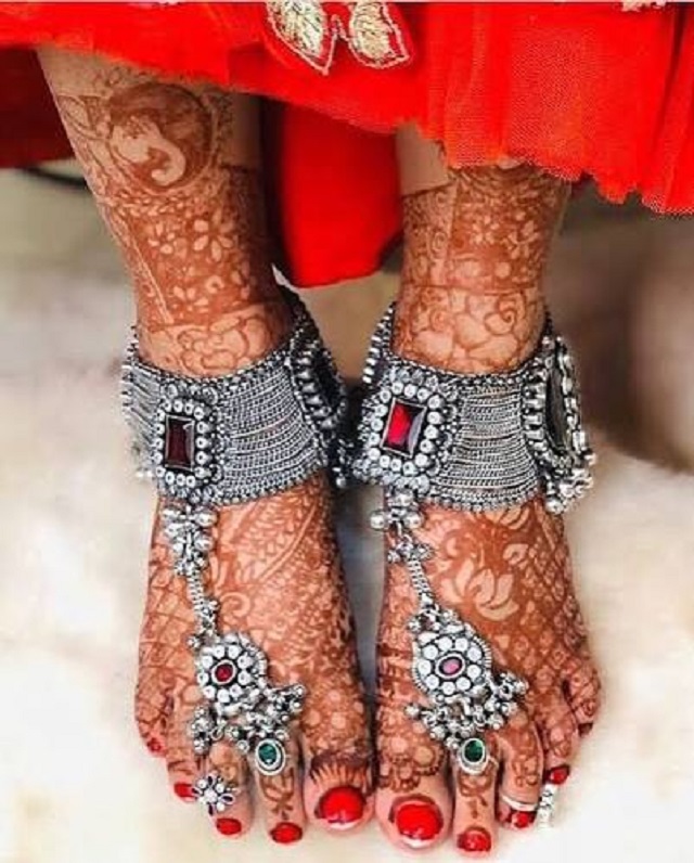 पायल पहनना न भूलें करवा चौथ पर – देखें स्टाइलिश डिज़ाइन्स