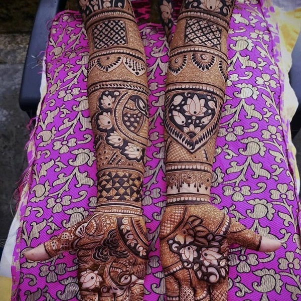 पहले जमाने में शादी-ब्याह के मौके पर मेहंदी लगाना अच्छा शगुन माना जाता है।