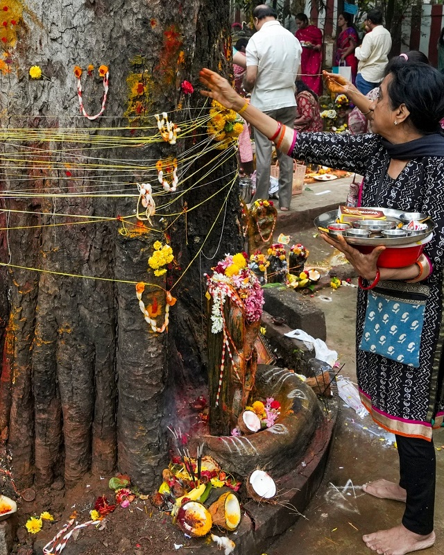 मंदिरों में घंटा-घड़ियाल की गूंज, नाग पंचमी पर पूजा का विशेष आयोजन