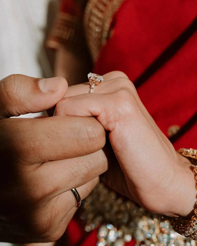 सगाई की तस्वीरों में दिखी अल्लू सिरीश की स्टाइलिश झलक