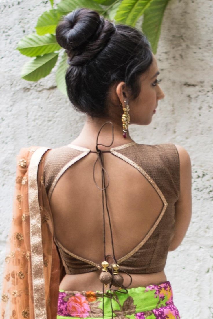 PunjabKesari, Indian backless blouse design,इंडियन बैकलेस ब्लाउज डिजाइन 