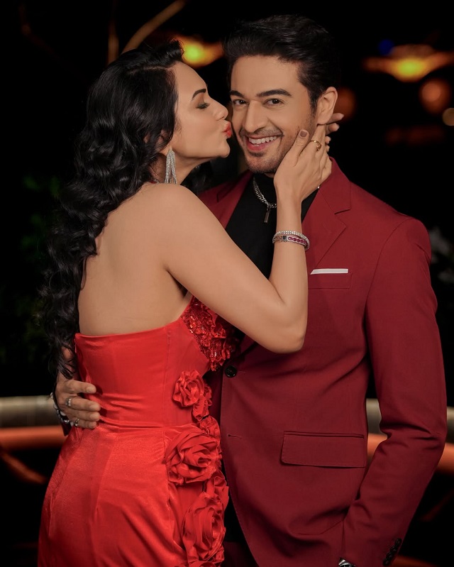 अकांक्षा के जन्मदिन पर गौरव खन्ना का प्यार भरा अंदाज