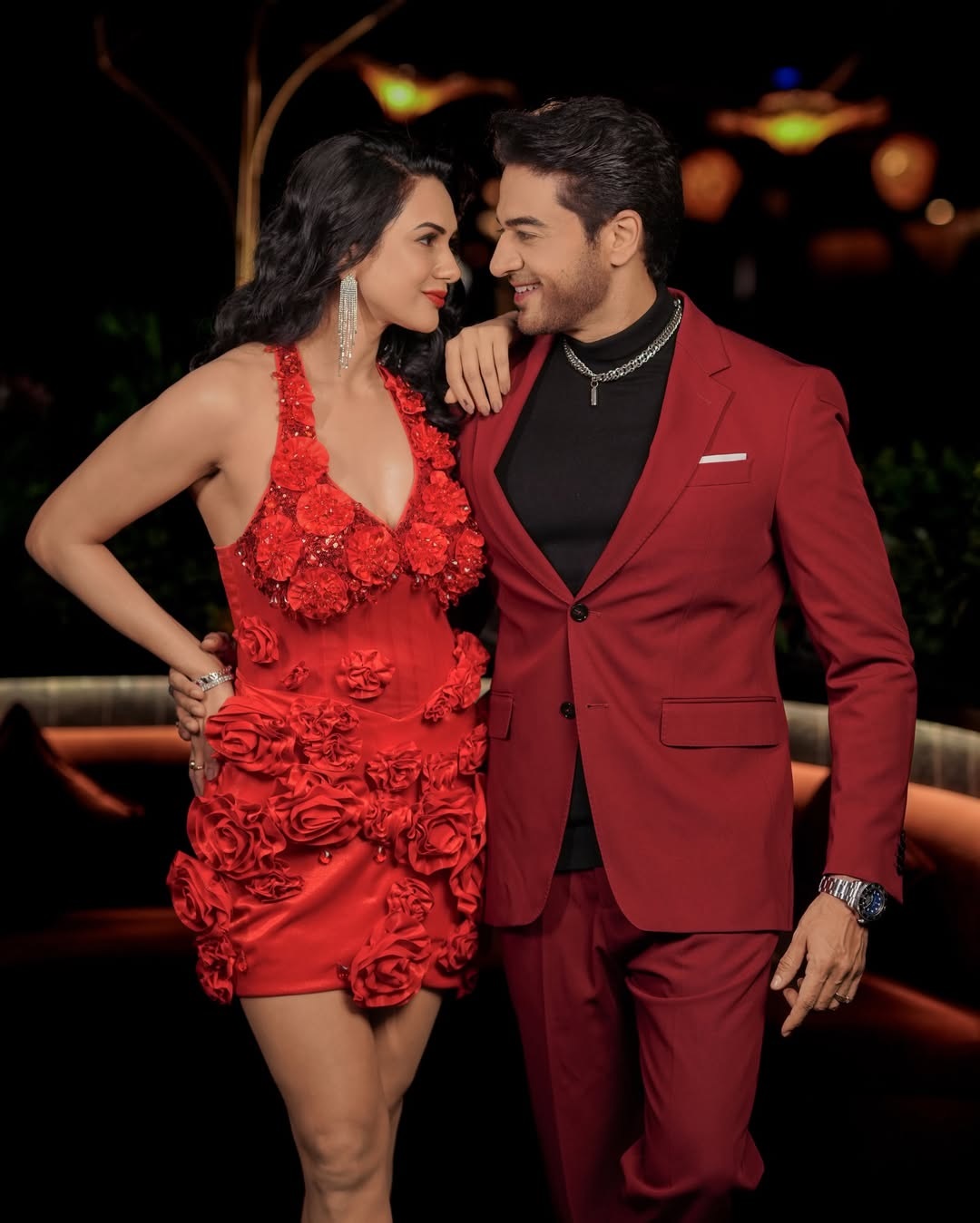 अकांक्षा के जन्मदिन पर वायरल हुई कपल की तस्वीरें