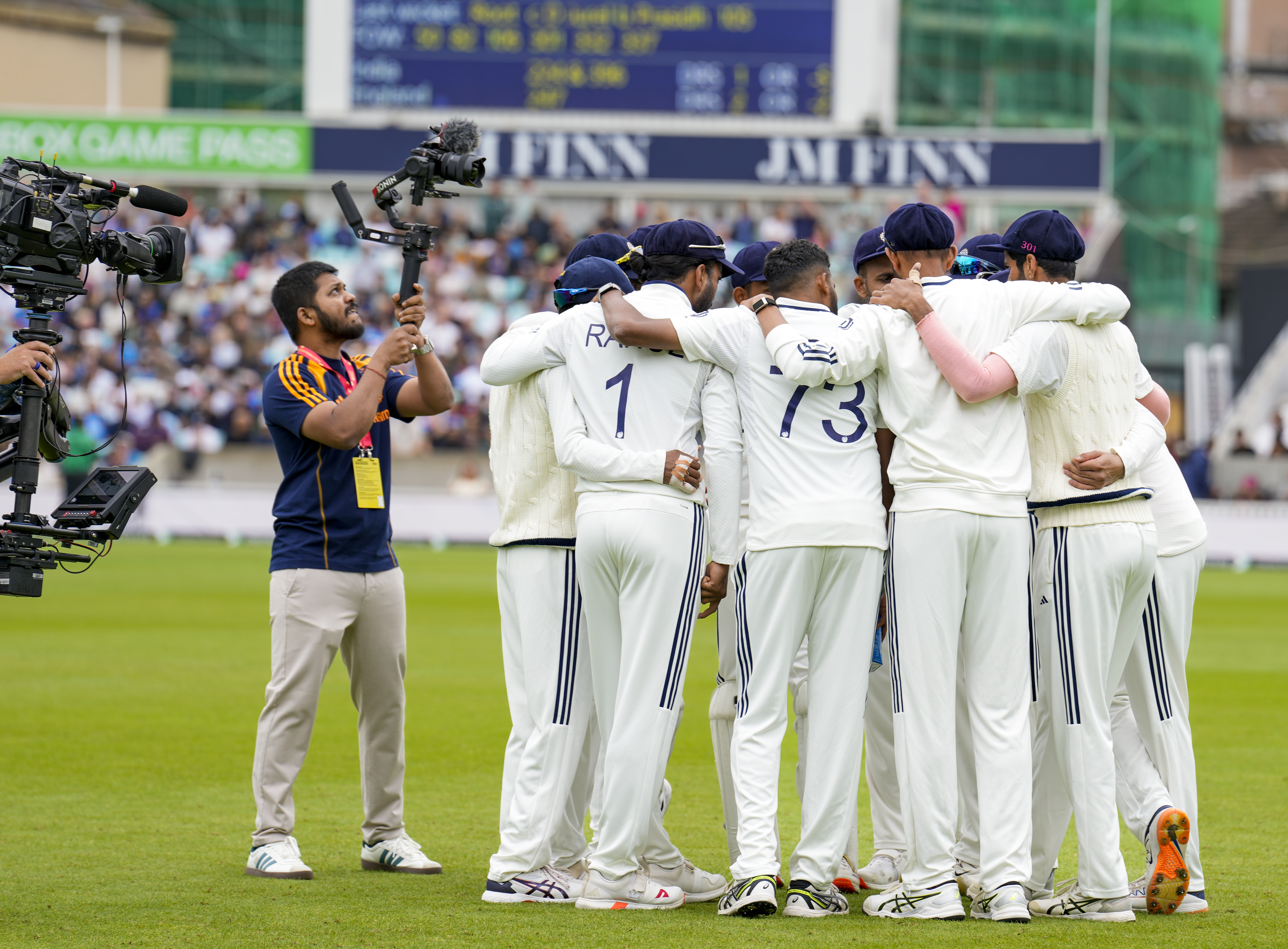 भारत ने पांचवें टेस्ट मैच के पांचवें दिन इंग्लैंड को दूसरी पारी में 367 रन पर समेट कर मुकाबला छह रनों से जीत लिया।