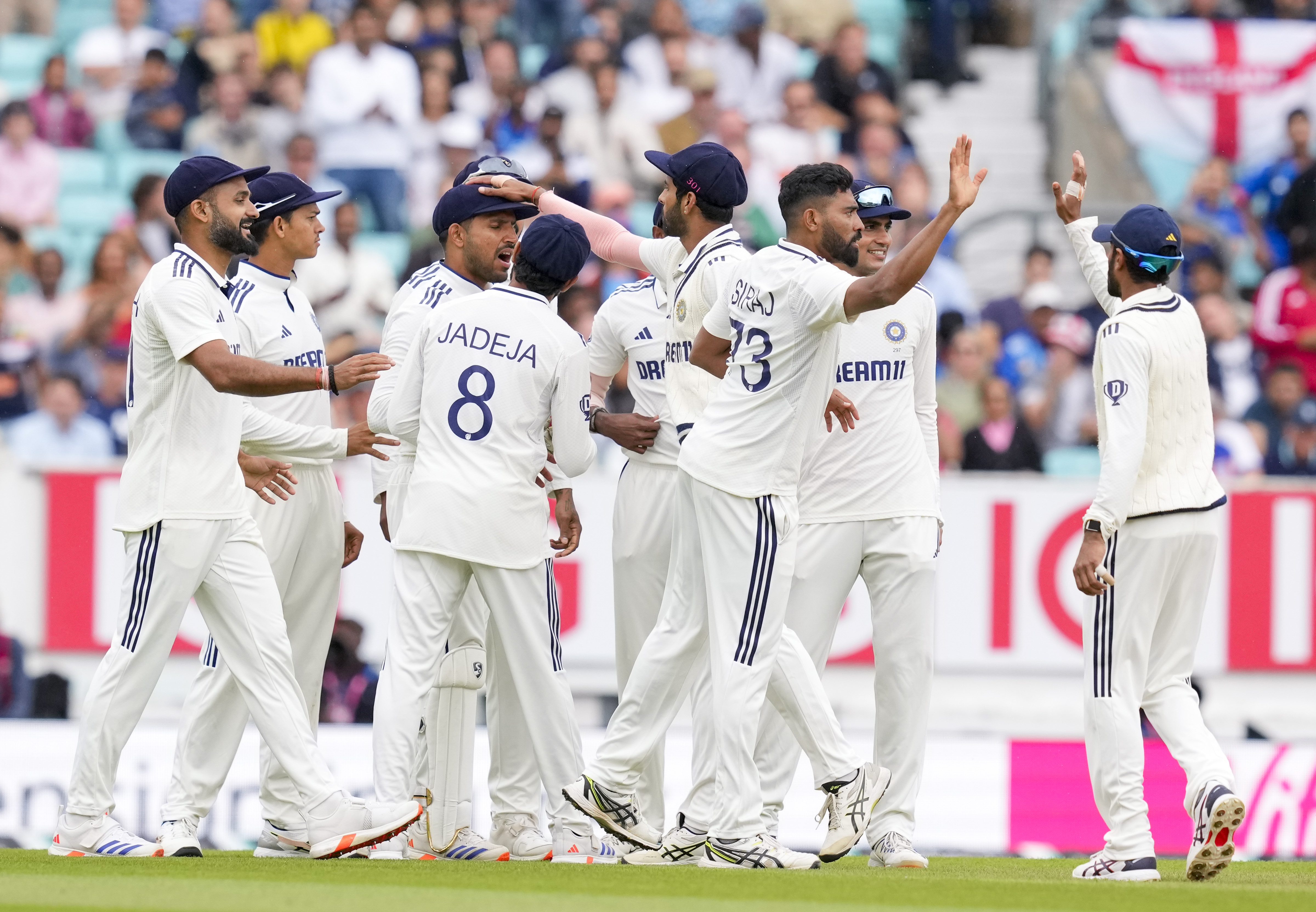 मोहम्मद सिराज ने ऐटकिंसन का ऑफ स्टंप उखाड़ कर मैच भारत की झोली में डाल दिया।