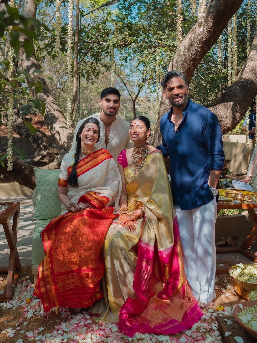 भाई-बहन का प्यारा रिश्ता: अथिया शेट्टी ने अहान को बर्थडे विश किया