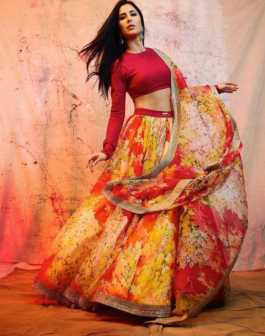 हल्दी फंक्शन या reception में आप ये लुक ट्राई कर सकते हैं।