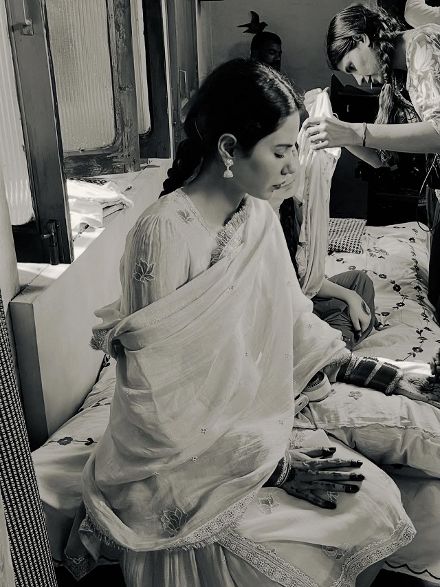 BTS फोटोज में दिखी सोनम की ट्रेडिशनल खूबसूरती