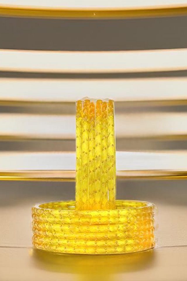 पीले रंग वाली कांच की चूड़ियां