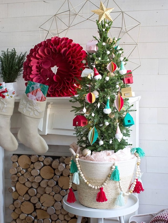 DIY! छोटे बच्चों के साथ बनाएं Eco-Friendly Christmas Tree