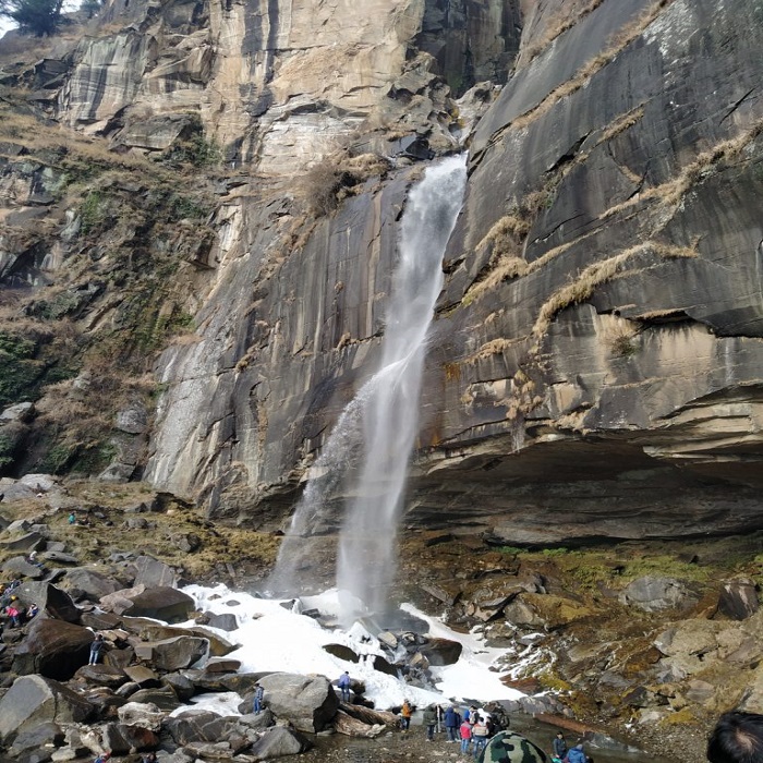 जोगिनी झरने की चोटियों से बहता पानी दिल को देगा अलग सुकून ।