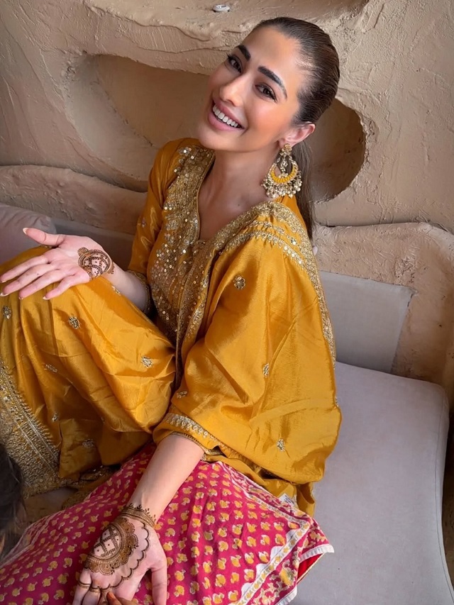 करवाचौथ पर लक्ष्मी राय का ऑरेंज सूट लुक