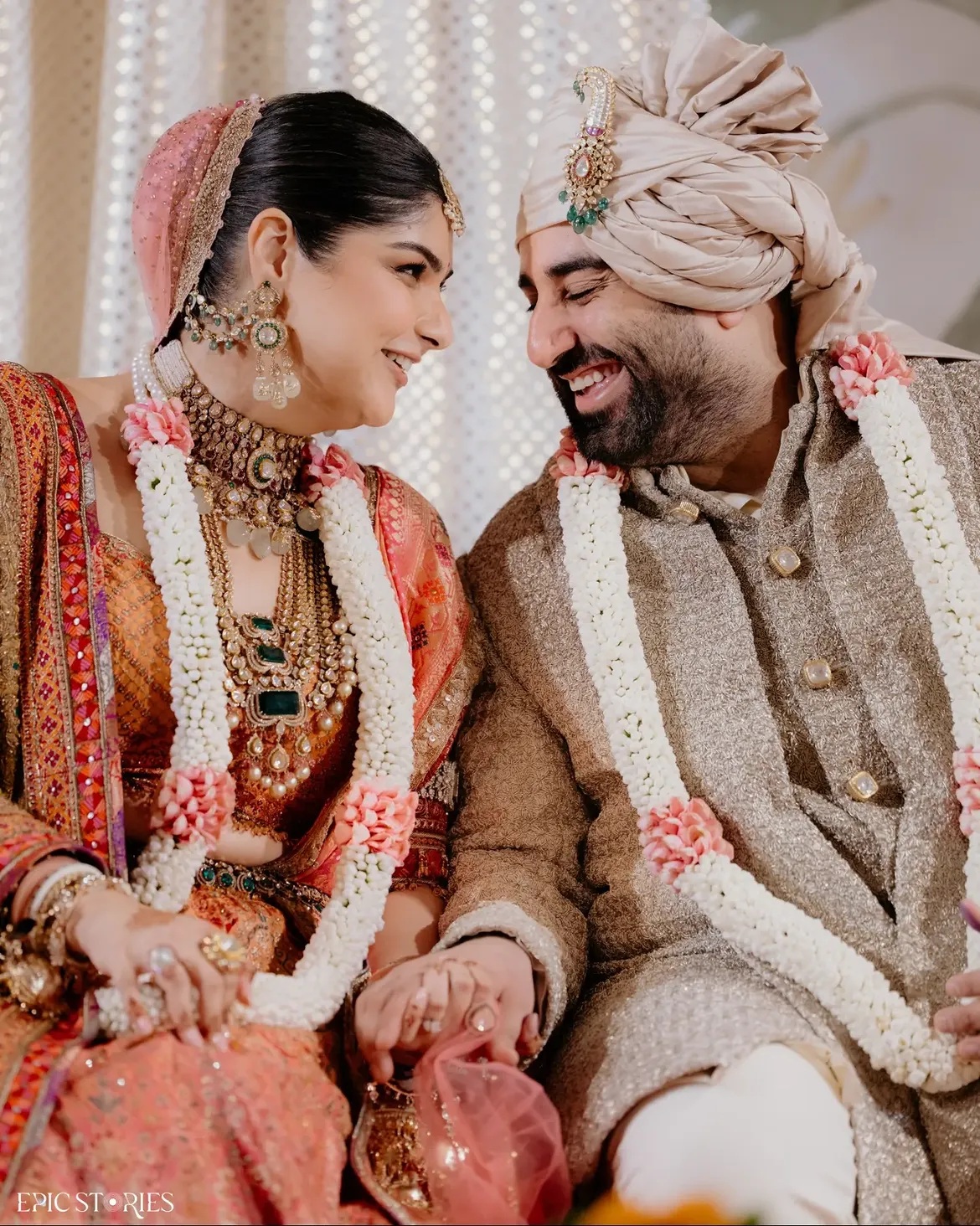 बताया जा रहा है कि शादी मुंबई के ताज लैंड्स एंड में परिवार और करीबी दोस्तों की मौजूदगी में बेहद निजी अंदाज में संपन्न हुई।