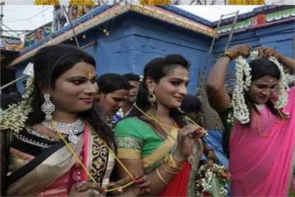 यहां होती है किन्नरों की शादी, एक रात के लिए बनती हैं दुल्हन (Pics)